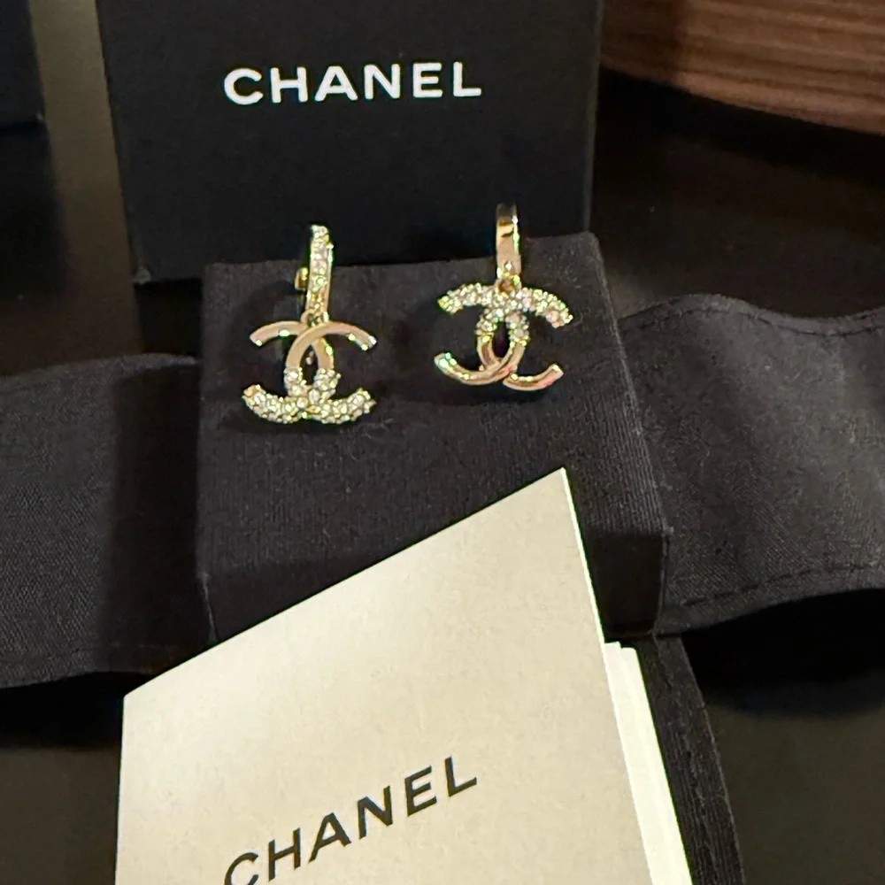 Authentic Chanel Gold Earrings 2022/2023 CC drop Chanel Earrings Gold plated - Picture 3 of 10